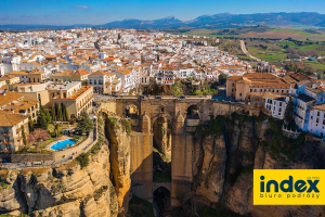 Wycieczka szkolna do Andaluzji samolot - BP INDEX